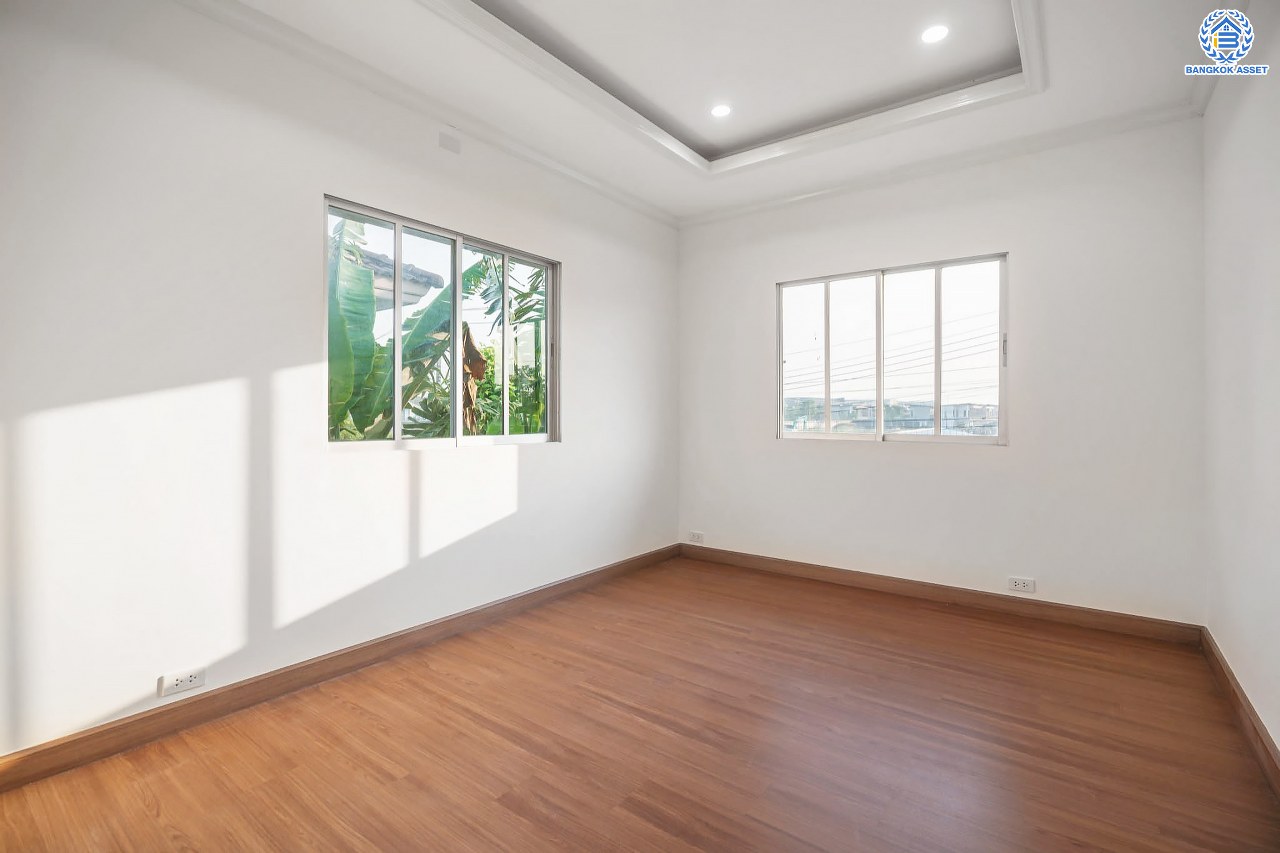 บ้านมือสองตกแต่งใหม่ โครงการ ชัยพฤกษ์ เพชรเกษม81 หลังมุม แบรนด์ Land&Houses พร้อมรองรับทุกความสุข บนเนื้อที่ 63.3 ตร.ว. ฟังก์ชัน 3 ห้องนอน 3 ห้องน้ำ 1 ห้องอเนกประสงค์ 2 ที่จอดรถ ทำเลเดินทางสะดวก เชื่อมต่อถนนเพชรเกษม ถนนมาเจริญ และใกล้ทางด่วน "เพชรเกษม"